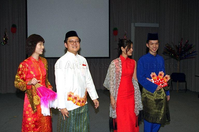 Ladies in Chinese cheongsam and men in Malay outfits at Gongxi Raya Celebration at Government Press Centre, Ministry of Information and the Arts, Port of Singapore Authority (PSA) Building. In 2000, Hari Raya Puasa was on 8 Jan and Chinese New Year was on 5 Feb.