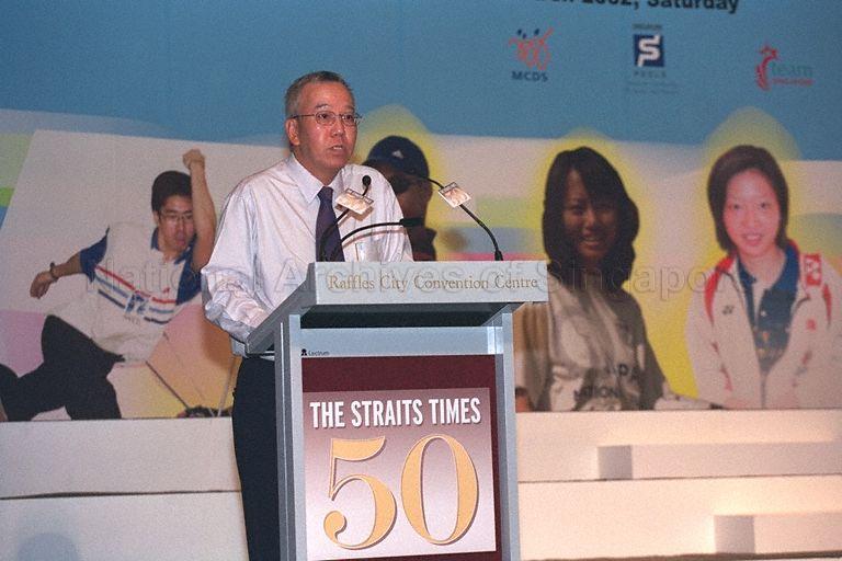 Editor of Straits Times Leslie Fong speaking at presentation ceremony of the Straits Times 50 (ST50) by Straits Times Sports Desk in association with Singapore Sports Council (SSC) held at Swissotel The Stamford, Raffles City Convention Centre. Guest of Honour at the event was Prime Minister Goh Chok Tong.