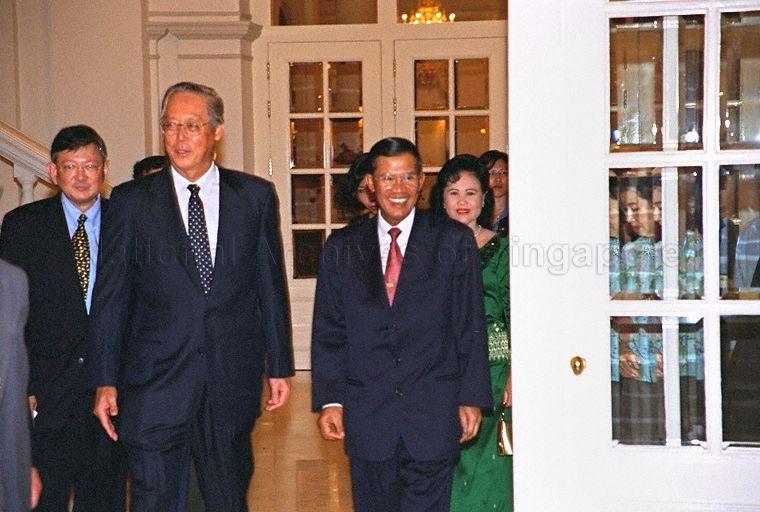 Prime Minister of Cambodia Hun Sen and Lok Chumteav Dr Bun Rany Hun Sen (in green) with Prime Minister Goh Chok Tong when they arrive at Istana to attend dinner