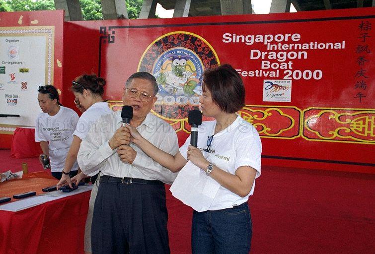 Judge (left) speaking at Chinese calligraphy contest which is part of the Singapore International Dragon Boat Festival 2000 at Marina Promenade. Promote Mandarin Council Chairman Professor Wee Chow Hou gives away the prizes at this event.