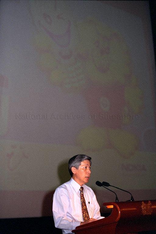 Chairman of Singapore Courtesy Council Noel Hon speaking during launch of 22nd National Courtesy Campaign at Golden Village Grand cinema complex, Great World City attended by guest of honour Minister for Manpower Dr Lee Boon Yang.
