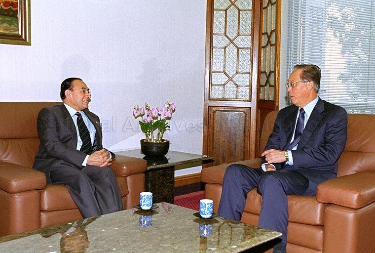 Taken at: Indonesian Foreign Minister Alwi Shihab calls on Prime Minister Goh Chok Tong at the Istana Pictured: Prime Minister Goh Chok Tong and Indonesian Foreign Minister Alwi Shihab