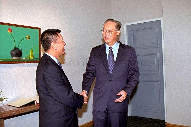 Taken at: Chief Executive of Macau Edmund Ho calls on Prime Minister Goh Chok Tong at the Istana Pictured: Prime Minister Goh Chok Tong and Chief Executive of Macau Edmund Ho