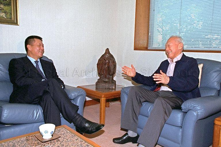 Taken at: Chief Executive of Macau Edmund Ho calls on Senior Minister Lee Kuan Yew at the Istana &nbsp;Pictured: Senior Minister Lee Kuan Yew and Chief Executive of Macau Edmund Ho