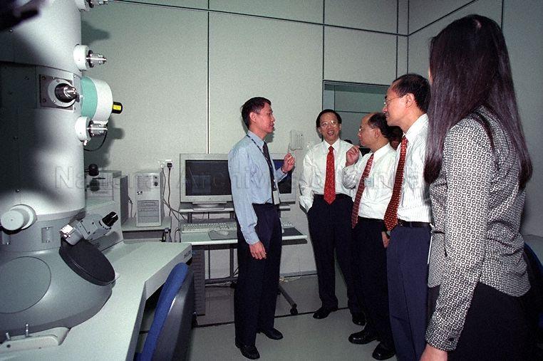 Guest-of-Honour Minister for Trade and Industry Brigadier-General George Yeo Yong-Boon (second from right), accompanied by Chairman of Institute of Materials Research and Engineering (IMRE) Lim Hock San (second from left) and IMRE Director Professor Albert Yee (third from right), touring the new premises during opening of IMRE Building at 3 Research Link, National University of Singapore (NUS)