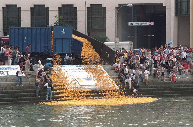 Start of Straits Times Million Dollar Duck Race at the Singapore River. President S R Nathan is guest-of-honour at the race, in which about 100,000 rubber ducks participate and which sets a world record for the number of ducks adopted for a charity race. Proceeds from the race go to Touch Community Services and physical education teacher Abdul Razak wins first prize of $10,000.
