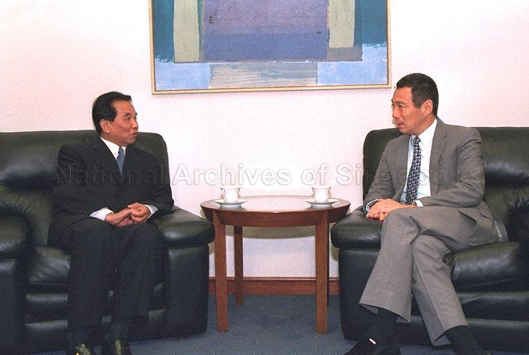 Taken at: Call on Deputy Prime Minister and Minister for Finance Brigadier-General Lee Hsien Loong by Shandong Party Secretary of the People's Republic of China Wu Guanzheng at the Treasury Building Pictured: Deputy Prime Minister and Minister for Finance Brigadier-General Lee Hsien Loong and Shandong Party Secretary of the People's Republic of China Wu Guanzheng