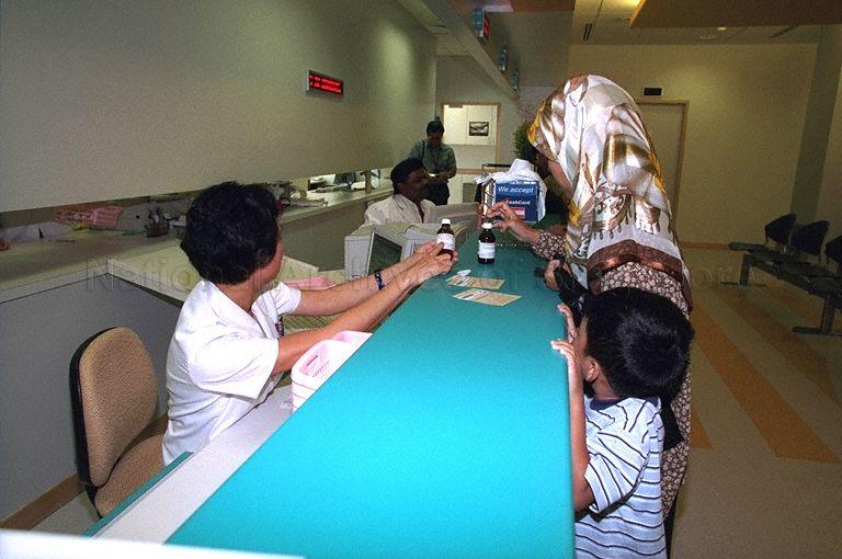 Photo of Pharmacy at SingHealth Polyclinics-Pasir Ris at Pasir Ris East Community Building taken on its official opening by Guest-of-Honour Minister for Education and Second Minister for Defence Rear Admiral Teo Chee Hean
