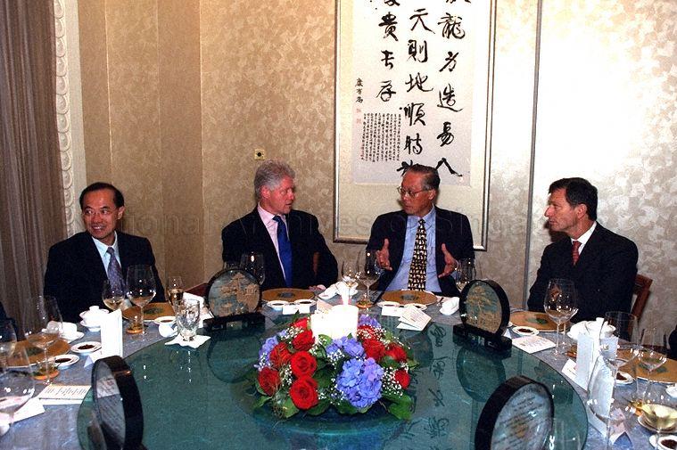 (From left) Minister for Trade and Industry Brigadier-General George Yeo Yong-Boon, former United States (US) President Bill Clinton, Prime Minister Goh Chok Tong and former US Ambassador to Singapore Steven Green at dinner in Jade Restaurant, The Fullerton Singapore
