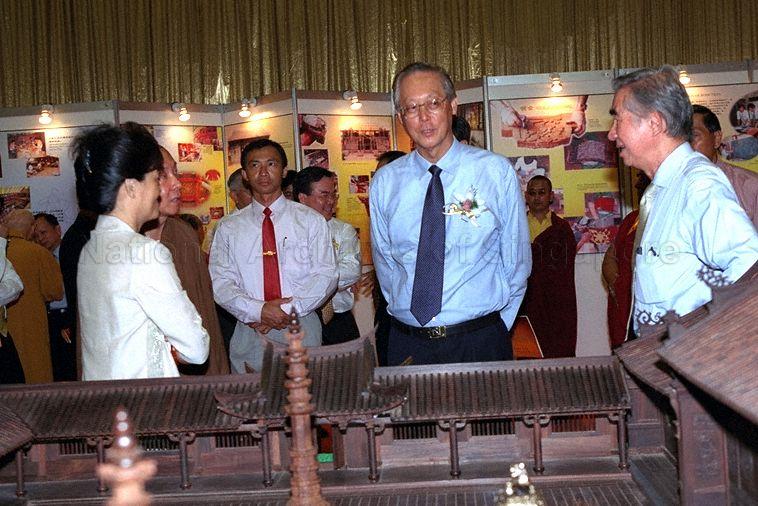 Taken at: Opening of Lian Shan Shuang Lin Monastery at 184E Jalan Toa Payoh Pictured: Guest-of-Honour Prime Minister Goh Chok Tong, Chairman of National Arts Council Liu Thai Ker and Venerable of Lian Shan Shuang Lin Monastery Wai Yim