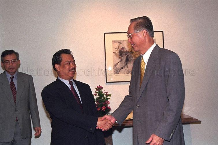 Malaysian Minister for Domestic Trade and Consumer Affairs Tan Sri Muhyiddin Yassin and delegation call on Prime Minister Goh Chok Tong at the Istana