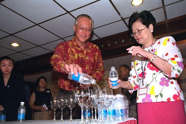 Guest-of-Honour Prime Minister Goh Chok Tong (left) pouring drink into a glass at Marine Parade National Day Dinner at Roland Seafood Restaurant at Marine Parade Central