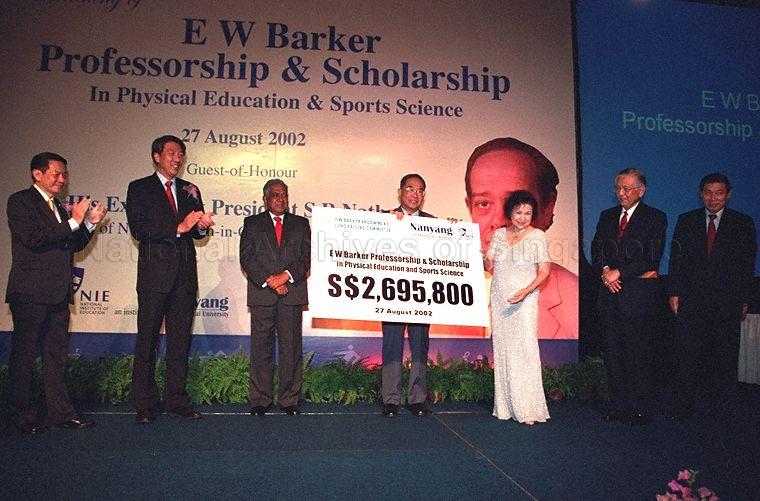 Taken at: Launch of E W Barker Professorship and Scholarship in Physical Education and Sports Science at Shangri-La Hotel Pictured: Guest-of-Honour Chancellor of Nanyang Technological University (NTU) and Patron-in-Chief of NTU 21st Century Fund President S R Nathan, Minister for Education and Second Minister for Defence Teo Chee Hean, Director of National Institute of Education Professor Leo Tan, President of NTU Professor Cham Tao Soon, Gloria Barker, wife of E W Barker, Chairman of Fund Raising Committee for NTU 21st Century Fund Ch’ng Jit Koon and Chairman of Fund Raising Committee for E W Barker Endowment Dr Tan Eng Liang