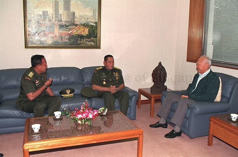 Taken at: Courtesy call on Senior Minister Lee Kuan Yew by Chief of Staff of Indonesian Army Ryamizard Ryacudu at the Istana Pictured: Senior Minister Lee Kuan Yew and Chief of Staff of Indonesian Army Lieutenant-General Ryamizard Ryacudu