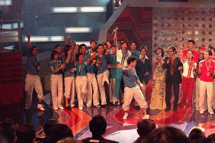 Taken at: MediaCorp's President's Star Charity Show at MediaCorp TV Theatre Pictured: Show hosts Gurmit Singh, Wong Li Lin and Dasmond Koh, leader of blue team Huang Biren and leader of red team Fann Wong