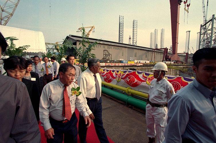 Taken at: Launch of National University of Singapore's Keppel Professorship in Ocean, Offshore and Marine Technology and book "CAN DO! The Spirit of Keppel FELS" at Keppel FELS Pioneer Yard Pictured: Guest-of-Honour Chancellor of National University of Singapore President S R Nathan and Managing Director and Chief Operating Officer of Keppel Offshore and Marine Ltd Tong Chong Heong