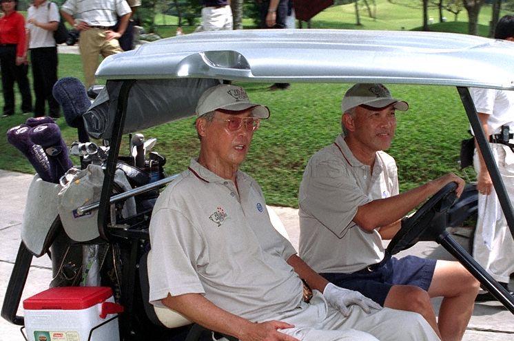 Prime Minister Goh Chok Tong in the golf buggy at Prime Minister's Cup-Charity Golf competition organised by Grassroots Club at Laguna National Golf and Country Club