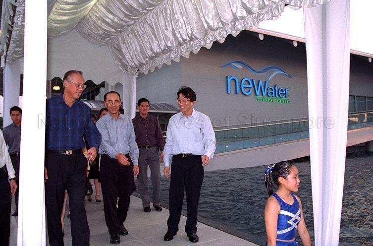 The arrival of Prime Minister Goh Chok Tong (left) at 20 Koh Sek Lim Road for the launch of Newater and Opening of Newater Visitor Centre. At the centre is Chairman, Public Utilities Board Tan Gee Paw and Minister for the Environment Lim Swee Say is on the right.