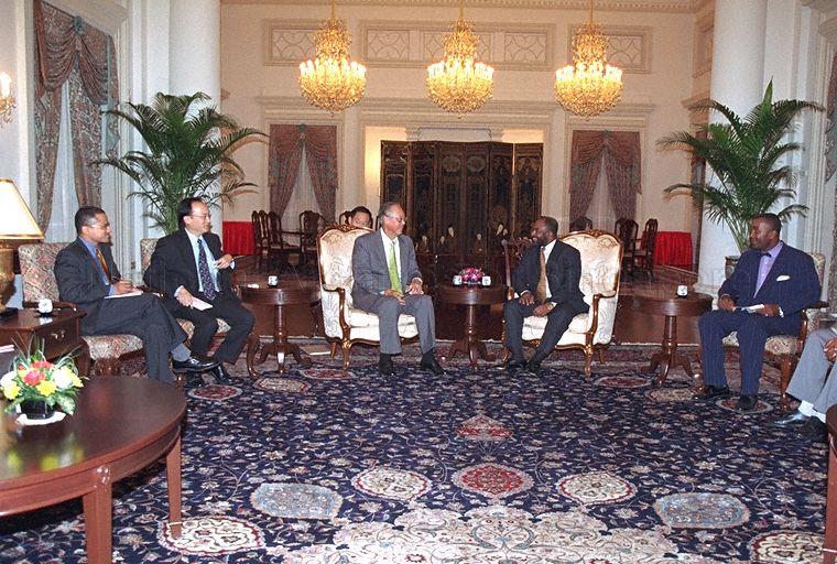 President of Union of Comoros Azali Assoumani (centre right) and his delegation paying a courtesy call on Prime Minister Goh Chok Tong (centre left) at Istana
