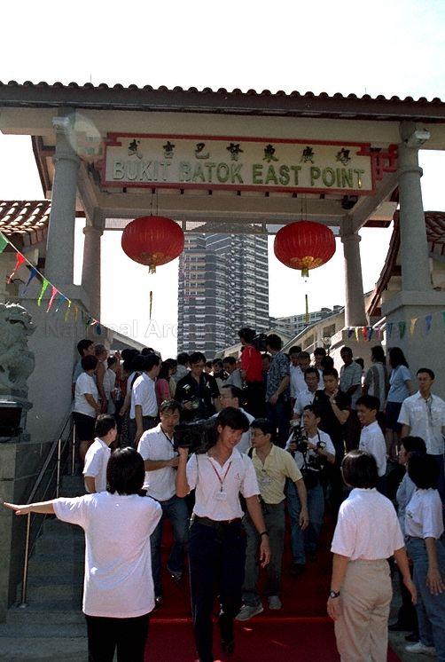 Residents at Official Opening of Bukit Batok East Community Club at 23 Bukit Batok East Avenue 4 cum Upgrading Completion Ceremony of Bukit Batok East Point Mall. Prime Minister Goh Chok Tong is guest of honour.