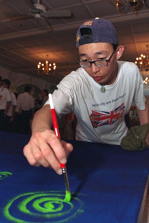 Artist painting at foyer outside Jubilee Hall, Raffles Hotel at launch of President's Challenge 2003 at Jubilee Hall. President S R Nathan and the First Lady attend this event.