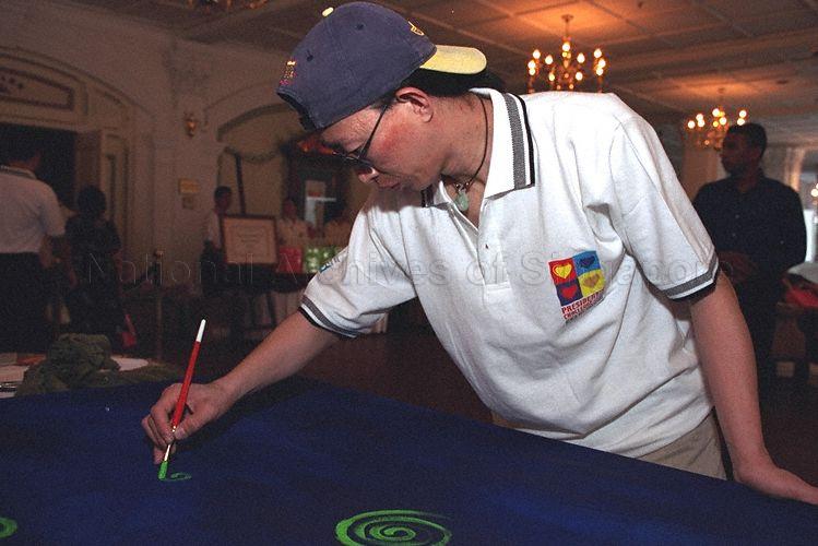 Artist painting at foyer outside Jubilee Hall, Raffles Hotel at launch of President's Challenge 2003 at Jubilee Hall. President S R Nathan and the First Lady attend this event.