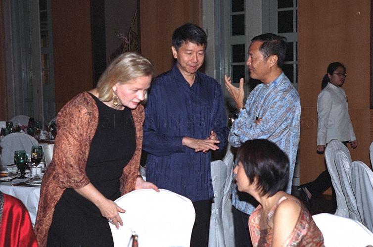 Permanent Secretary of Ministry of Information, Communications and the Arts Dr Tan Chin Nam (second from left) with guests including Mrs Gretchen Liu (left), wife of Chairman of National Arts Council Liu Thai Ker during Asian Civilisation Museum (ACM) "Spirit of Wood Fundraising Dinner" at ACM, Empress Place.
