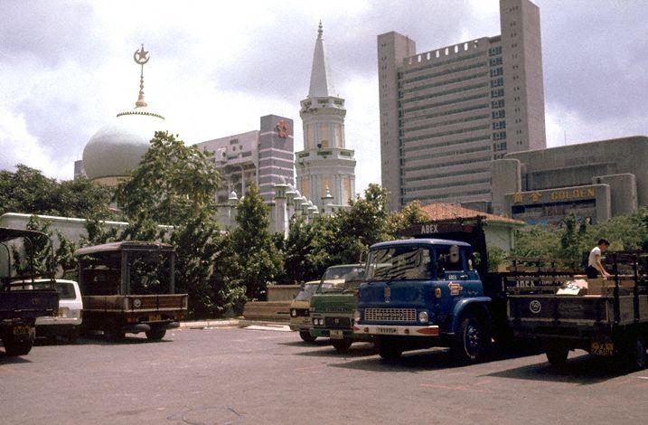 View of carpark at Minto Road, off Jalan Sultan, with buildings along Beach Road in the background: (from left) onion dome and minaret of Hajjah Fatimah Mosque, with Golden Mile Complex in-between, and Golden Mile Tower