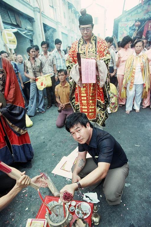 Taoist priest or "Saikong", Mr Tan Hock Hiang officiating at Hokkien Street. He passed away on 27th march 2020.
