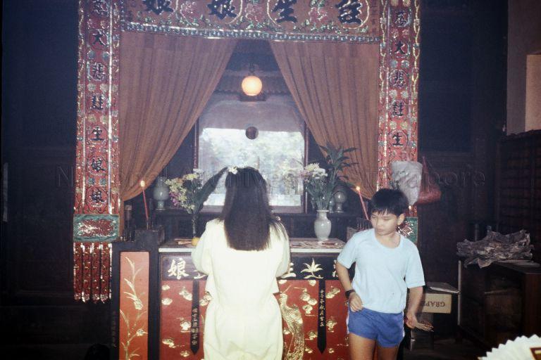 Heng San Teng temple at Silat Avenue near Singapore General Hospital. It was built in 1828 as a cemetery temple for Teong Lama (old cemetery) and was gutted in a fire on 11 May 1992. The main deity of this temple for the Hokkien community was Tua Pek Kong.