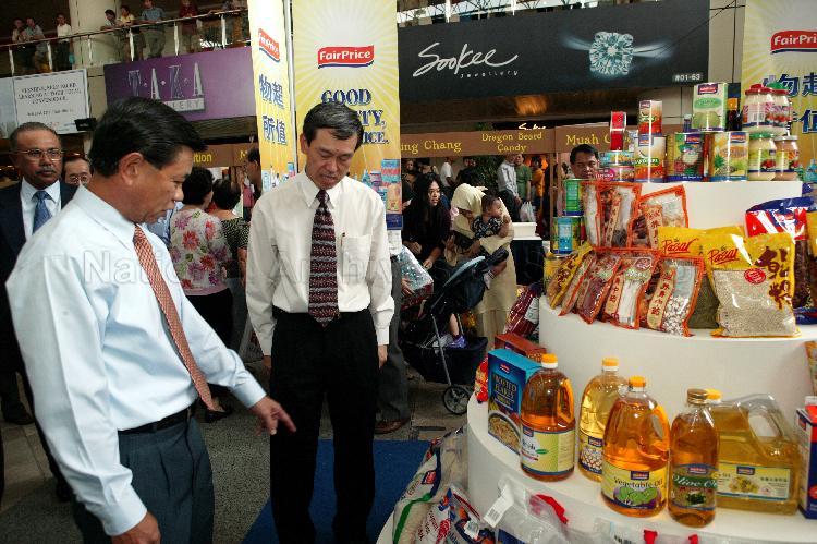 Taken at: Launch of National Trades Union Congress (NTUC) FairPrice 30th Anniversary Celebration at NTUC Fairprice Toa Payoh Pictured: Guest-of-Honour Minister for Home Affairs Wong Kan Seng, Chief Executive Officer of NTUC FairPrice Tan Kian Chew and Chairman of NTUC FairPrice S Chandra Das