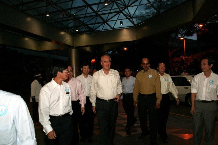 Prime Minister Goh Chok Tong arriving at Raffles City Convention Centre to attend launch of Celebrate Life on the Bay, a series of events at shopping malls in Marina Bay area to attract crowds and to raise funds for the Courage Fund. Among those welcoming him is Senior Minister of State for Education and Trade and Industry Tharman Shanmugaratnam (third from right).