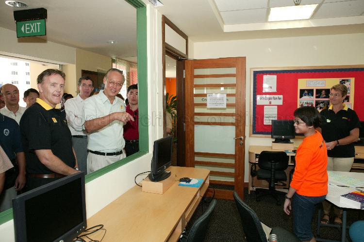Prime Minister Goh Chok Tong touring British Council Marsiling Centre at Woodlands Street 31 during official opening of Fuchun Community Club