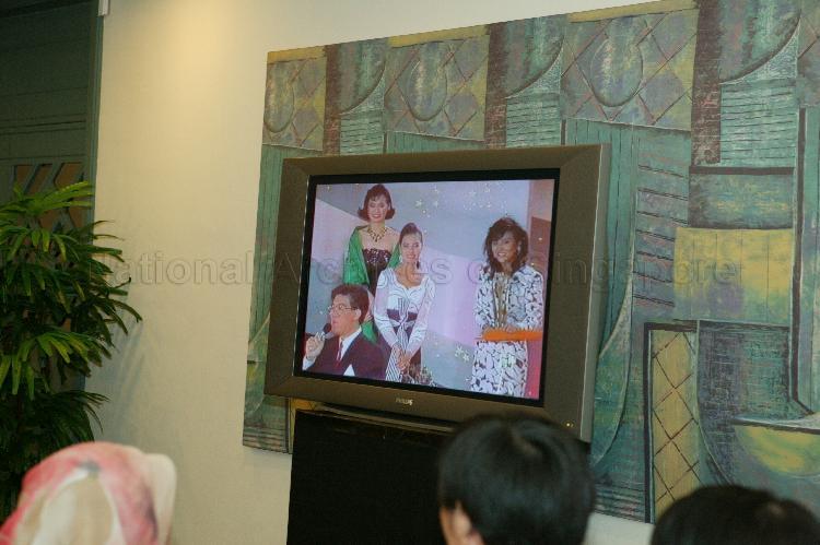 Staff of Mediacorp watching TV show "Star Search 1988" during dinner reception at Caldecott Broadcast Centre hosted by Group Chief Executive Officer of MediaCorp Ernest Wong for Prime Minister Goh Chok Tong