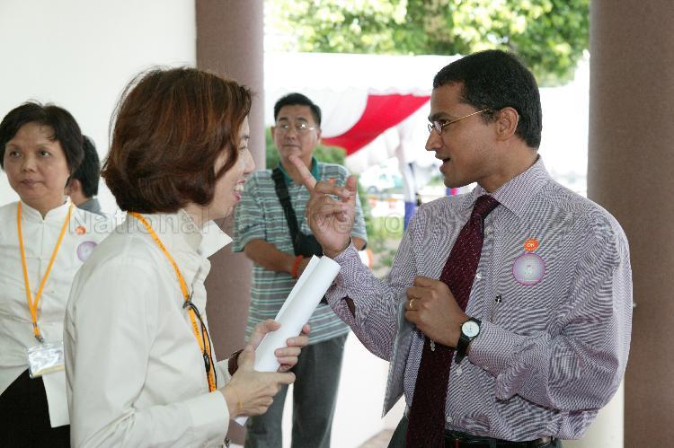 Officials and guests at Opening Ceremony of Tai Pei Buddhist Centre at Lavender Street. Prime Minister Goh Chok Tong and Mrs Goh are Guests of Honour at this ceremony.