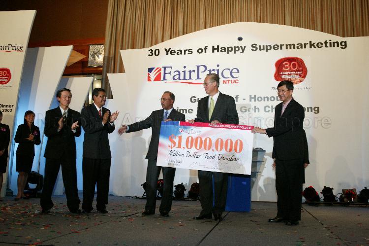 Taken at: National Trades Union Congress (NTUC) FairPrice 30th Anniversary '30 Years of Happy Supermarketing' at Swissotel the Stamford Pictured: Guest-of-Honour Senior Minister Goh Chok Tong, Minister in Prime Minister's Office and Secretary-General of NTUC Lim Boon Heng, President of NTUC John De Pavya, Chief Executive Officer of NTUC FairPrice Tan Kian Chew and Chairman of NTUC FairPrice S Chandra Das