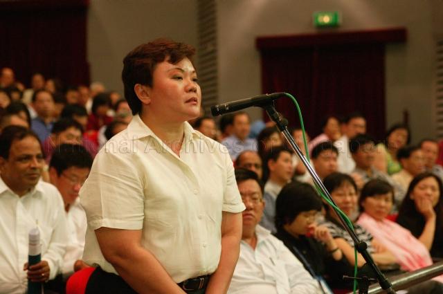 Lawyer Ms Ellen Lee Geck Hoon posing questions at dialogue session on 'Together for Economic Recovery' with grassroots leaders and civic groups convened by Prime Minister Goh Chok Tong and his cabinet ministers at Kallang Theatre