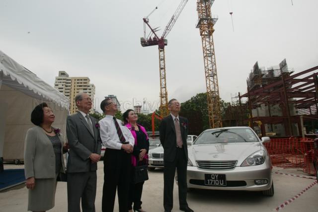 (From left) Mrs and Dr Lee Seng Tee, Dr and Mrs Lee Seng Gee and Dr Lee Seng Wee of Lee Foundation at the construction site of new National Library Building during the building's foundation stone laying ceremony at Victoria Street. Guest of honour at the event was Minister for Information, Communications and the Arts Dr Lee Boon Yang. The Lee Foundation had donated S$60 million to National Library.