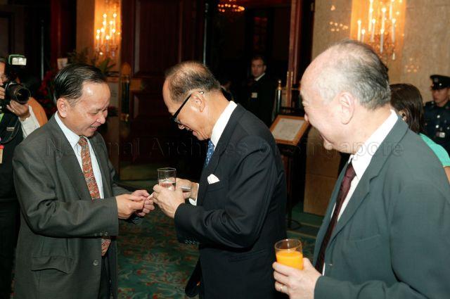 Taken at: Senior Minister Lee Kuan Yew's birthday celebration at Island Ballroom, Shangri-La Hotel Pictured: Chairman of United Overseas Bank Limited Wee Cho Yaw and  Chairman of Cheung Kong Holdings Li Ka Shing