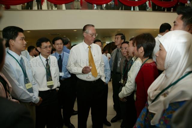 Prime Minister Goh Chok Tong mingling with guests at reception during launch of Singapore Workforce Development Agency (WDA) in Singapore Conference Hall