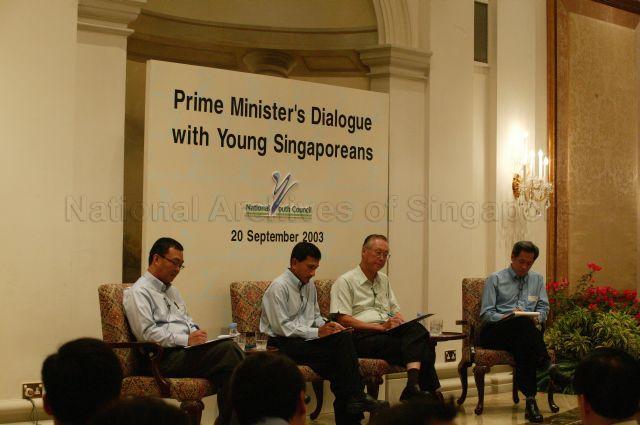 From left, Minister of State, Ministry of Defence Cedric Foo, Minister of State, Ministry of National Development and Deputy Chairman, National Youth Council Dr Vivian Balakrishnan, Prime Minister (PM) Goh Chok Tong, and Acting Minister for Manpower and Minister of State, Ministry of Education Dr Ng Eng Hen at PM's Dialogue Session with Young Singaporeans at the Istana