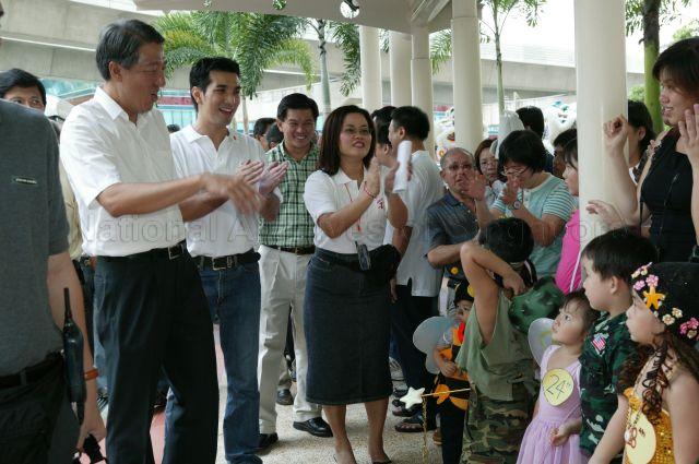 Minister for Defence Rear Admiral Teo Chee Hean (left) meeting children at Jalan Kayu Division of Ang Mo Kio Group Representation Constituency (GRC). Member of Parliament for Ang Mo Kio GRC Wee Siew Kim is also present.