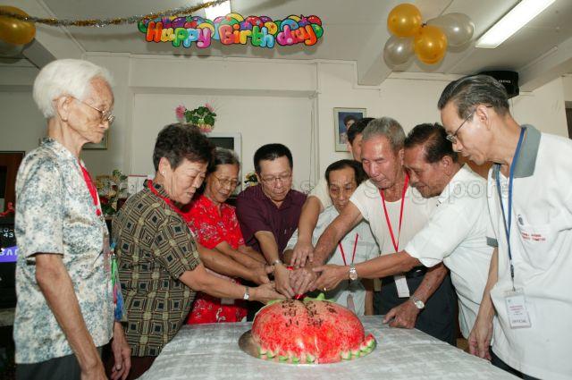 Taken at: Ministerial community visit to Radin Mas Pictured: Guest-of-Honour Minister for National Development Mah Bow Tan