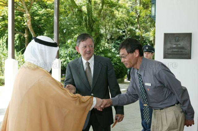 Director of Singapore Botanic Gardens Dr Chin See Chung welcoming a member of Kuwaiti Prime Minister (PM) Sheikh Sabah Al-Ahmad Al-Jaber Al-Sabah' entourage when he arrives at National Orchid Garden for a visit with the Kuwaiti PM. In the centre is Ministry of Foreign Affairs' Acting Chief of Protocol Lim Cheng Hoe.