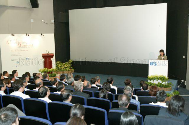 Straits Times senior correspondent Chua Mui Hoong addressing guests at launch of her book 'A Defining Moment - How Singapore beat SARS (Severe Acute Respiratory Syndrome)', published by Institute of Policy Studies, held at Singapore History Museum. Guest of Honour at the event was Prime Minister Goh Chok Tong.
