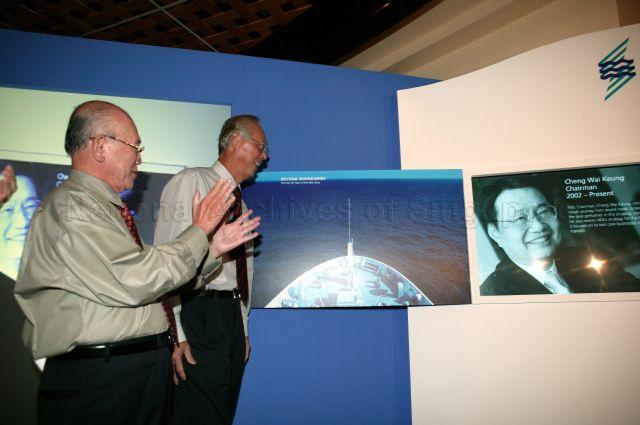 From left, former Neptune Orient Lines (NOL) Chairman Lua Cheng Eng and Prime Minister Goh Chok Tong applauding after launching NOL's book "Beyond Boundaries: The First 35 years of the NOL Story" at Fullerton Hotel.