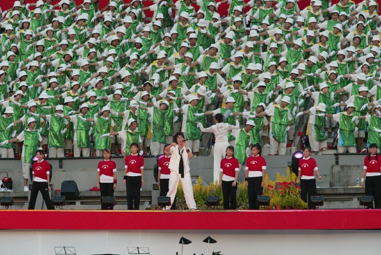 National Day Parade 2004 Preview at National Stadium -- Combined schools choir accompanying local singer-songwriter J J Lin in his rendition of theme song "Home" in pre-parade segment