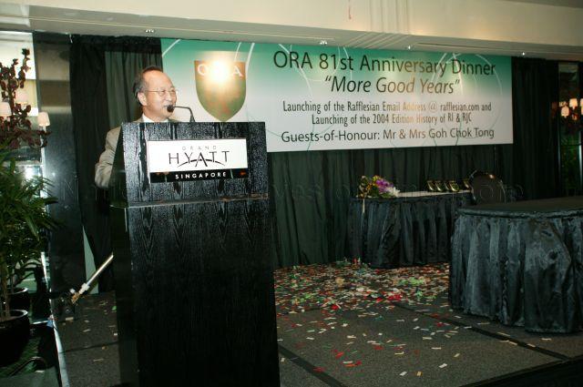 Dr Tan Cheng Bock, Member of Parliament for Ayer Rajah and a Rafflesian, giving a speech at 81st Anniversary Dinner of Old Rafflesians' Association (ORA) at Grand Hyatt Hotel. Guests of Honour at the event were Senior Minister and Mrs Goh Chok Tong.