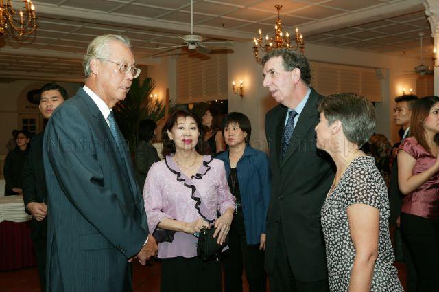 Senior Minister and Mrs Goh Chok Tong with British High Commissioner to Singapore and British Theatre Playhouse's Distinguished Parton Sir Alan Collins and his wife at opening night of Oscar Wilde's "The Importance of being Earnest", produced by the British Theatre Playhouse, at Raffles Hotel