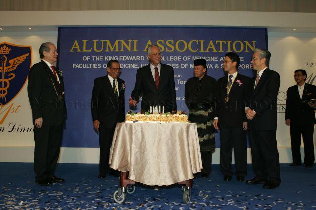 (From left) Professor Arthur Lim Siew Ming, former Malaysian Director General of Health Tan Sri Dr Abdul Majid Ismail, Senior Minister Goh Chok Tong, Vice Chancellor of University of Malaya Professor Hashim Yaacob, Dr Thean Tsin Piao and Vice Chancellor and President of National University of Singapore (NUS) Professor Shih Choon Fong at cake cutting ceremony during 81st Medical Alumni Association reunion dinner at Shangri-La Hotel
